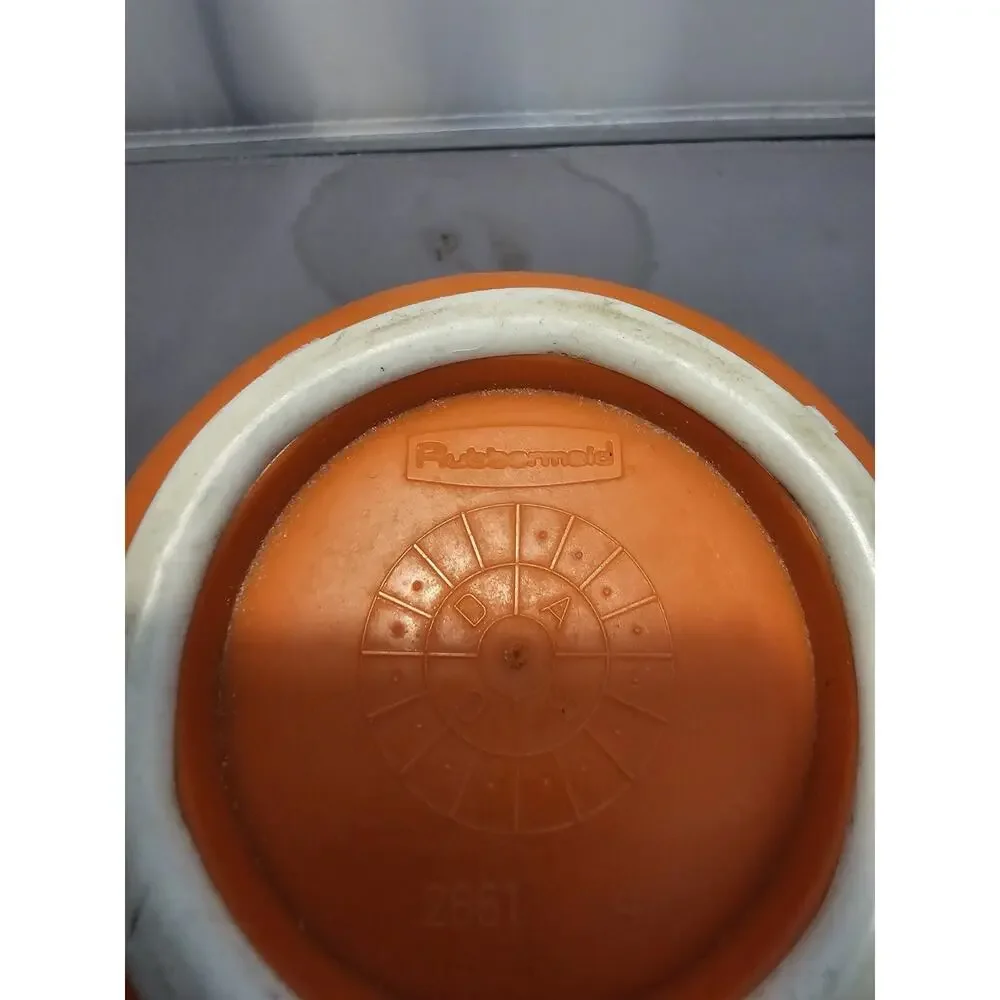 Vintage Orange Rubbermaid #2661 1.5 Quart 6-Cup Grip N Mix Batter Bowl Measuring